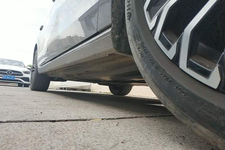 Used Volkswagen Passat 2025 Pro 380TSI Dragon Supreme Edition Right Side Sill