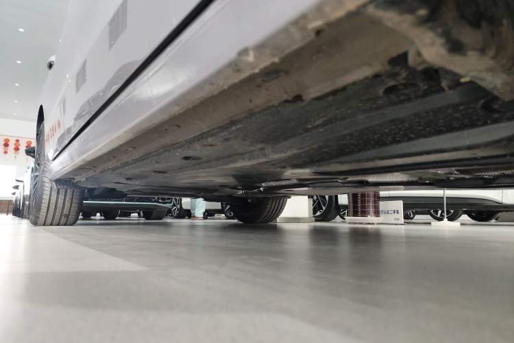 Used Volkswagen Passat 2025 Pro 380TSI Dragon Supreme Edition Right Side Sill