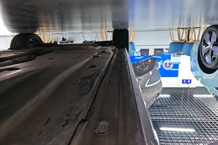 Used Volkswagen Passat 2025 Pro 380TSI Dragon Supreme Edition Right Side Sill
