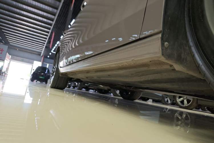 Used Volkswagen Passat 2025 Pro 380TSI Dragon Supreme Edition Right Side Sill
