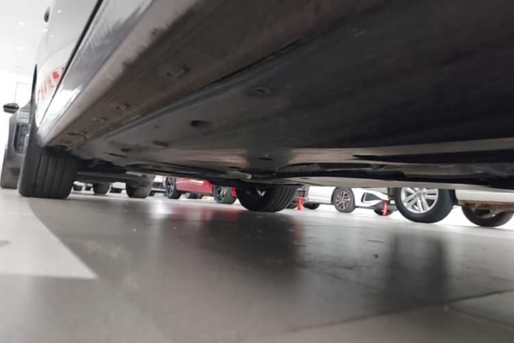 Used Volkswagen Passat 2025 Pro 380TSI Dragon Supreme Edition Right Side Sill