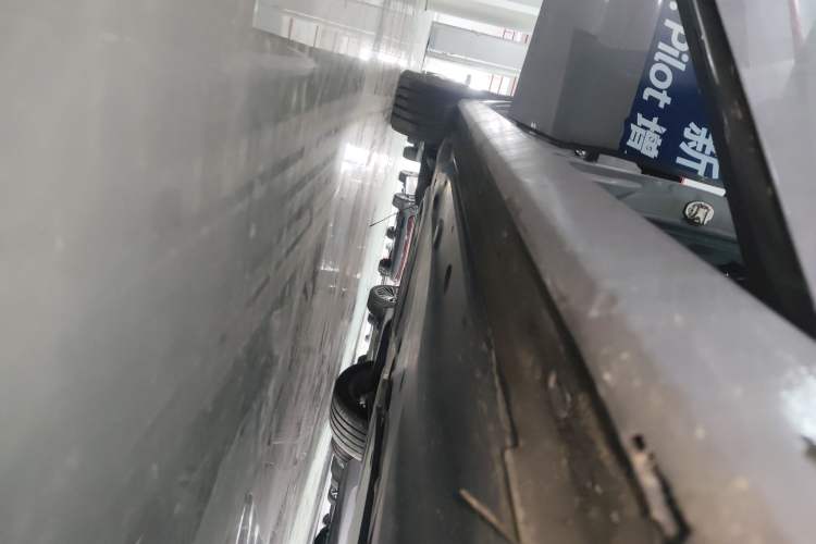 Used Volkswagen Passat 2025 Pro 380TSI Dragon Supreme Edition Right Side Sill