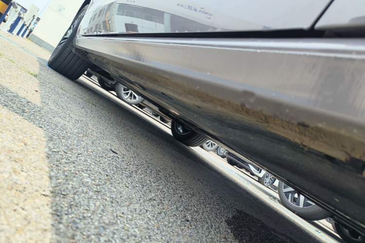 Used Volkswagen Passat 2025 Pro 380TSI Dragon Supreme Edition Right Side Sill