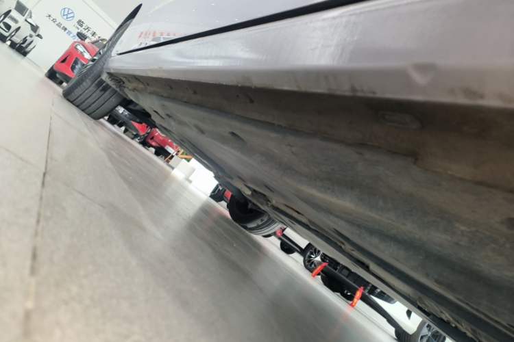 Used Volkswagen Passat 2025 Pro 380TSI Dragon Supreme Edition Right Side Sill