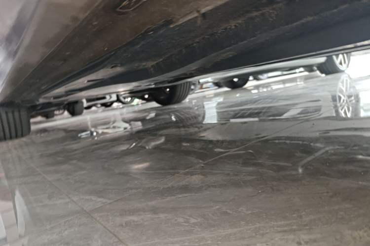 Used Volkswagen Passat 2025 Pro 380TSI Dragon Supreme Edition Right Side Sill