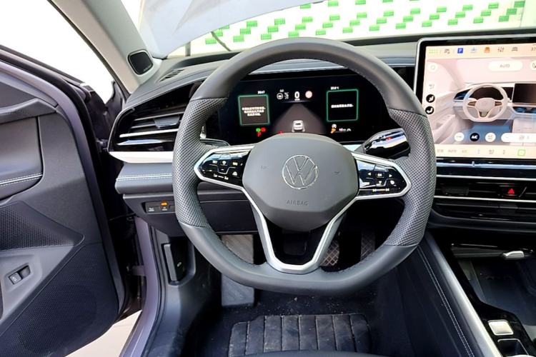 Used Volkswagen Passat 2025 Pro 380TSI Dragon Supreme Edition Steering Wheel