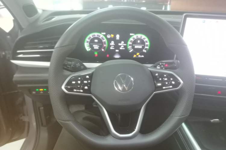 Used Volkswagen Passat 2025 Pro 380TSI Dragon Supreme Edition Steering Wheel