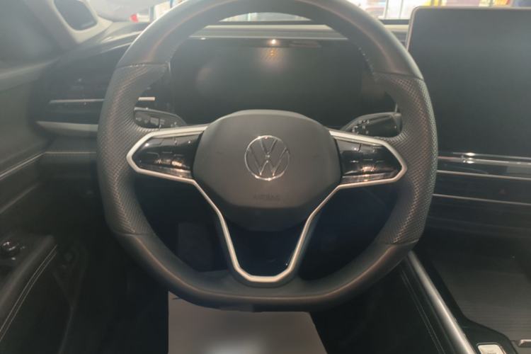 Used Volkswagen Passat 2025 Pro 380TSI Dragon Supreme Edition Steering Wheel