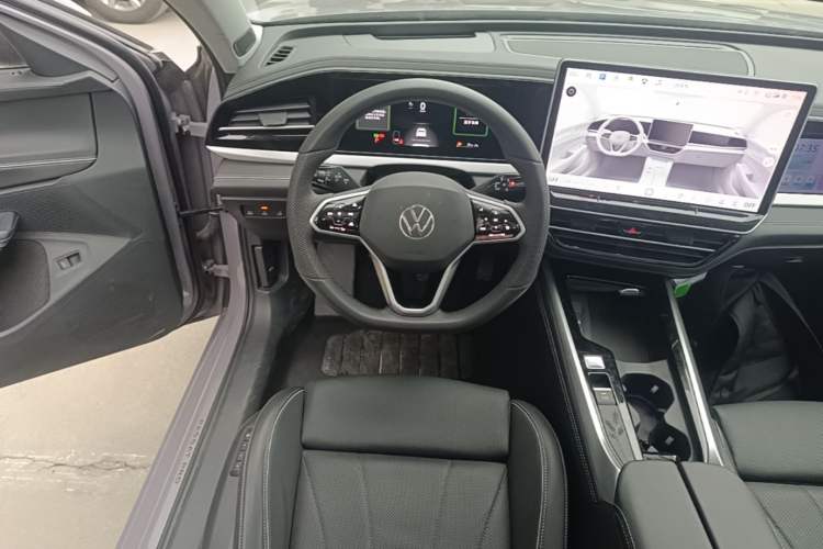 Used Volkswagen Passat 2025 Pro 380TSI Dragon Supreme Edition Steering Wheel
