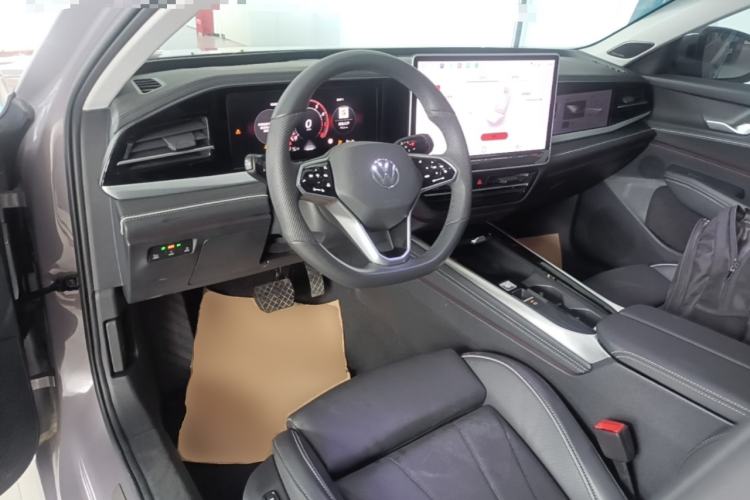 Used Volkswagen Passat 2025 Pro 380TSI Dragon Supreme Edition Steering Wheel