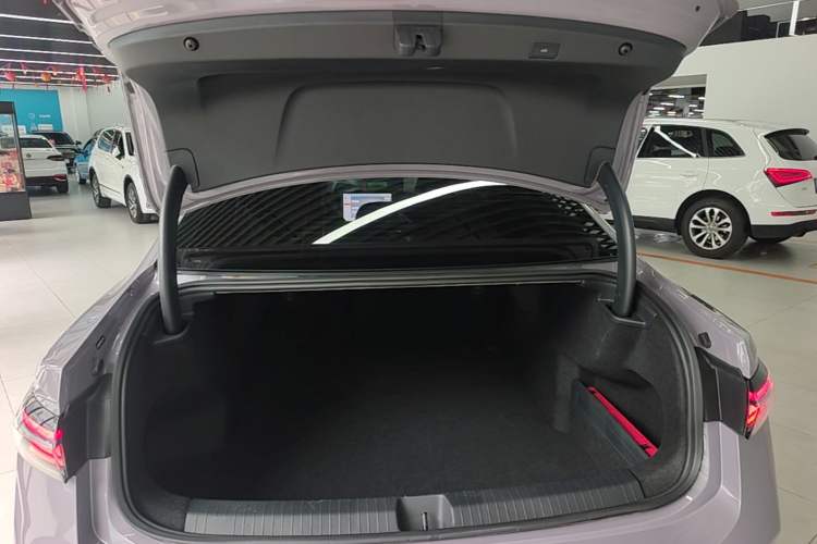 Used Volkswagen Passat 2025 Pro 380TSI Dragon Supreme Edition Trunk