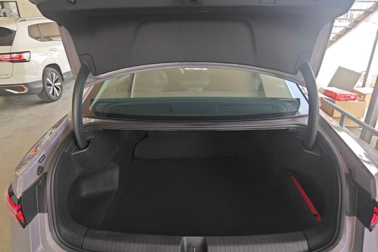 Used Volkswagen Passat 2025 Pro 380TSI Dragon Supreme Edition Trunk