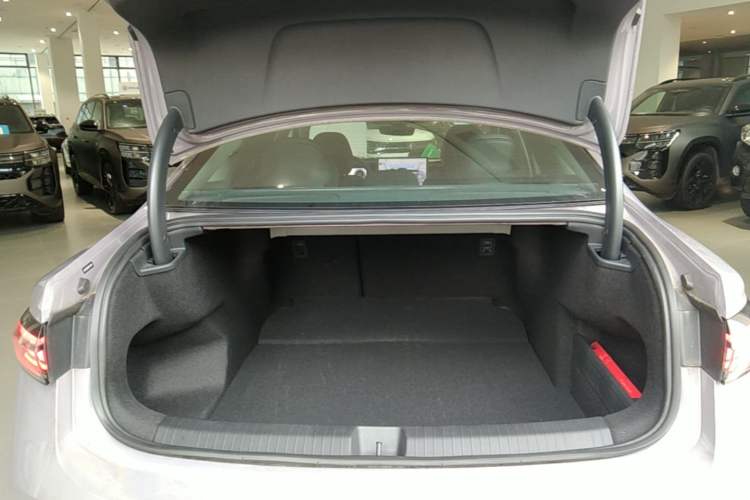Used Volkswagen Passat 2025 Pro 380TSI Dragon Supreme Edition Trunk