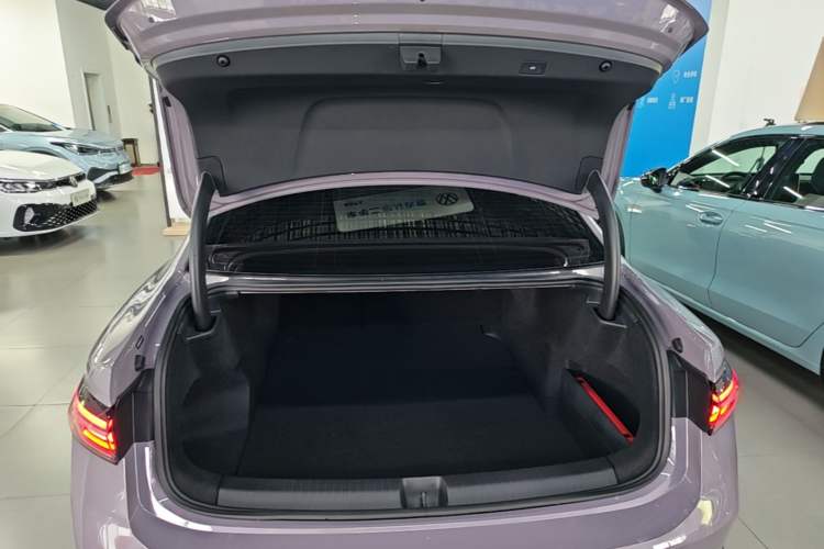 Used Volkswagen Passat 2025 Pro 380TSI Dragon Supreme Edition Trunk