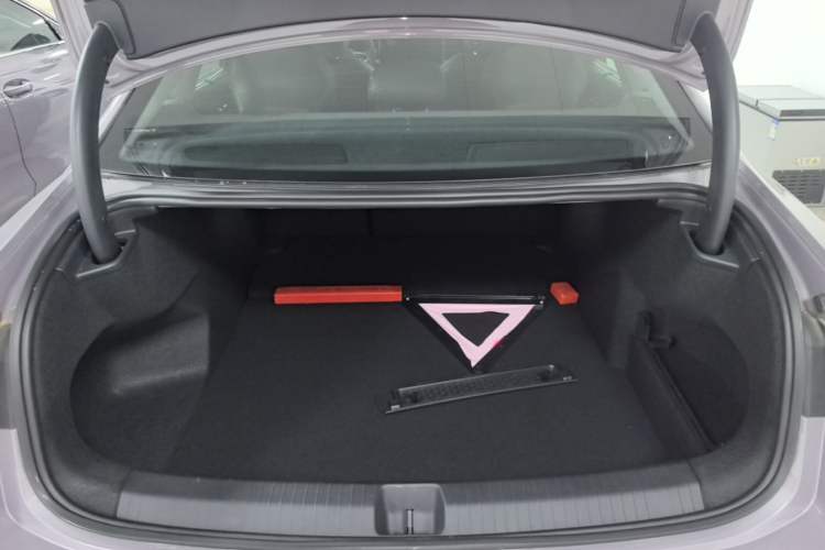 Used Volkswagen Passat 2025 Pro 380TSI Dragon Supreme Edition Trunk