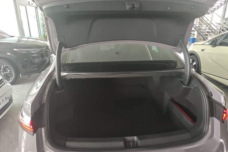Used Volkswagen Passat 2025 Pro 380TSI Dragon Supreme Edition Trunk