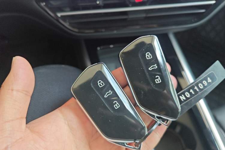 Used Volkswagen Passat 2025 Pro 380TSI Dragon Supreme Edition Vehicle Key