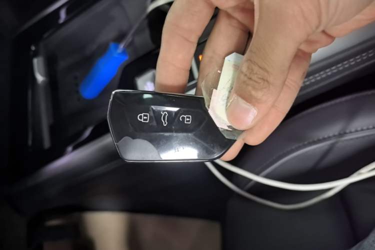 Used Volkswagen Passat 2025 Pro 380TSI Dragon Supreme Edition Vehicle Key