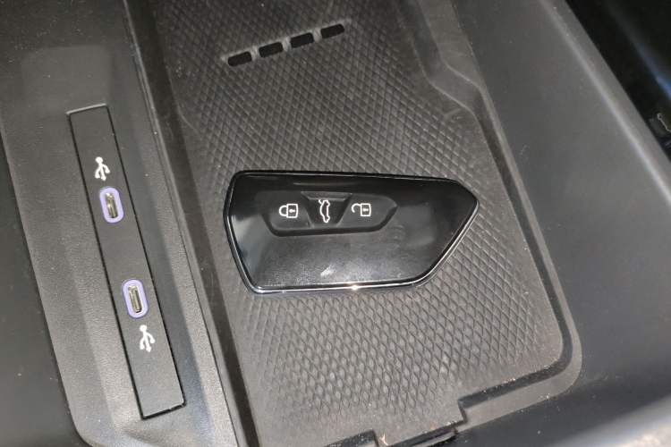 Used Volkswagen Passat 2025 Pro 380TSI Dragon Supreme Edition Vehicle Key