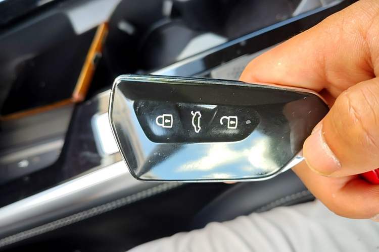 Used Volkswagen Passat 2025 Pro 380TSI Dragon Supreme Edition Vehicle Key