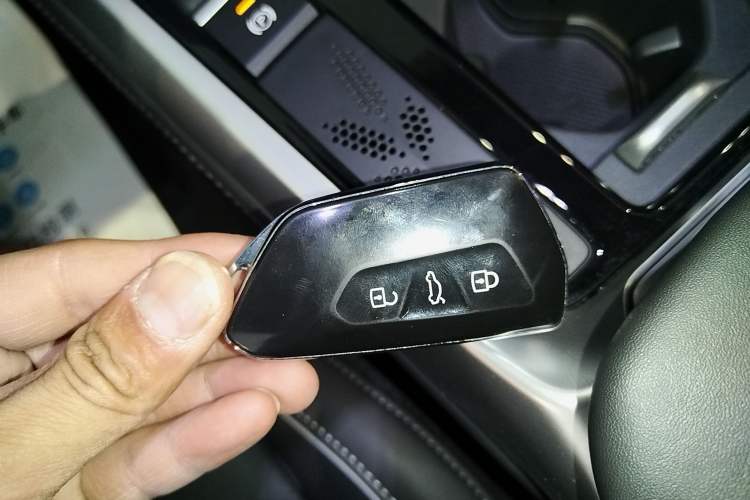 Used Volkswagen Passat 2025 Pro 380TSI Dragon Supreme Edition Vehicle Key