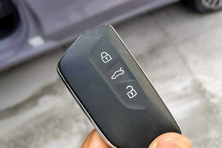 Used Volkswagen Passat 2025 Pro 380TSI Dragon Supreme Edition Vehicle Key