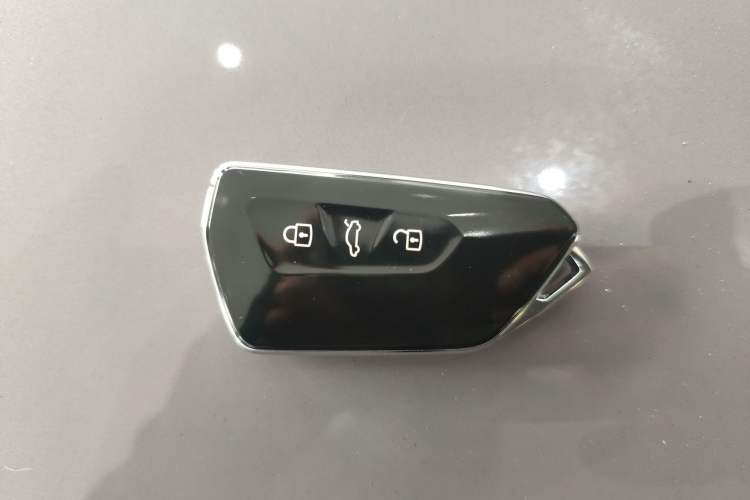 Used Volkswagen Passat 2025 Pro 380TSI Dragon Supreme Edition Vehicle Key