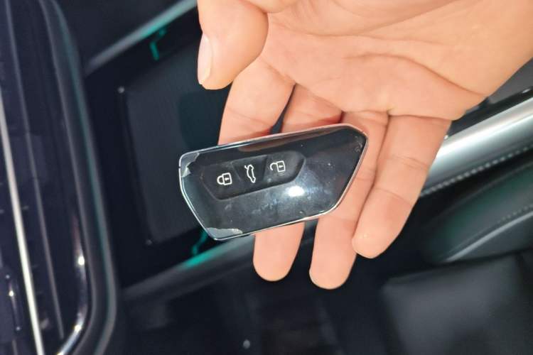 Used Volkswagen Passat 2025 Pro 380TSI Dragon Supreme Edition Vehicle Key