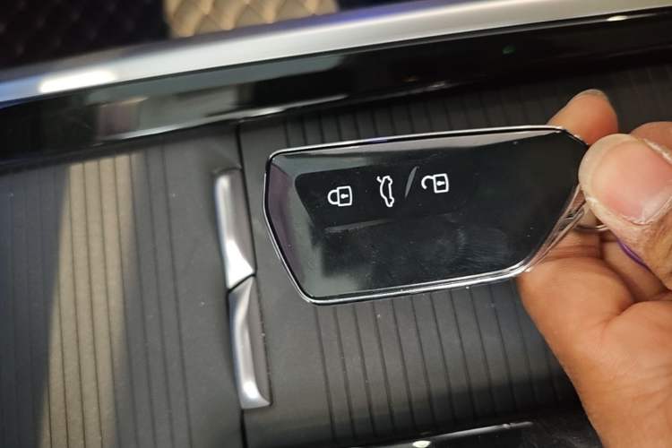 Used Volkswagen Passat 2025 Pro 380TSI Dragon Supreme Edition Vehicle Key