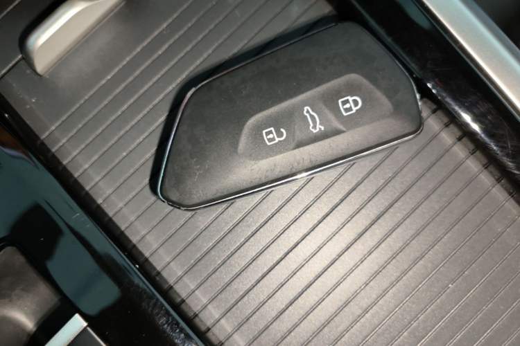 Used Volkswagen Passat 2025 Pro 380TSI Dragon Supreme Edition Vehicle Key