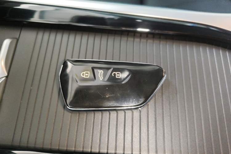 Used Volkswagen Passat 2025 Pro 380TSI Dragon Supreme Edition Vehicle Key