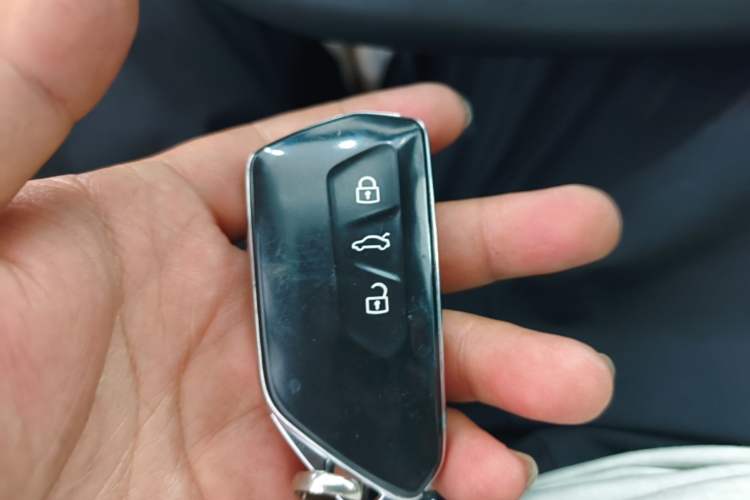 Used Volkswagen Passat 2025 Pro 380TSI Dragon Supreme Edition Vehicle Key