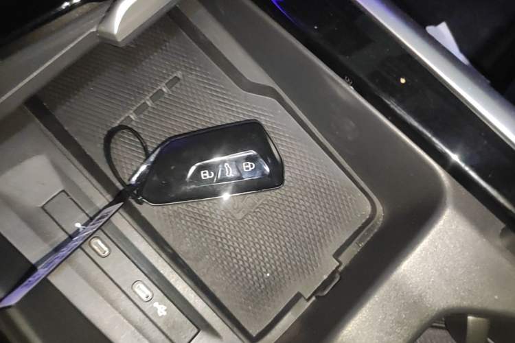 Used Volkswagen Passat 2025 Pro 380TSI Dragon Supreme Edition Vehicle Key