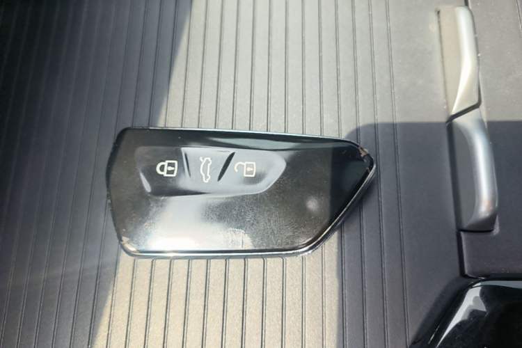 Used Volkswagen Passat 2025 Pro 380TSI Dragon Supreme Edition Vehicle Key