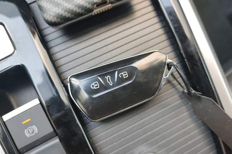 Used Volkswagen Passat 2025 Pro 380TSI Dragon Supreme Edition Vehicle Key