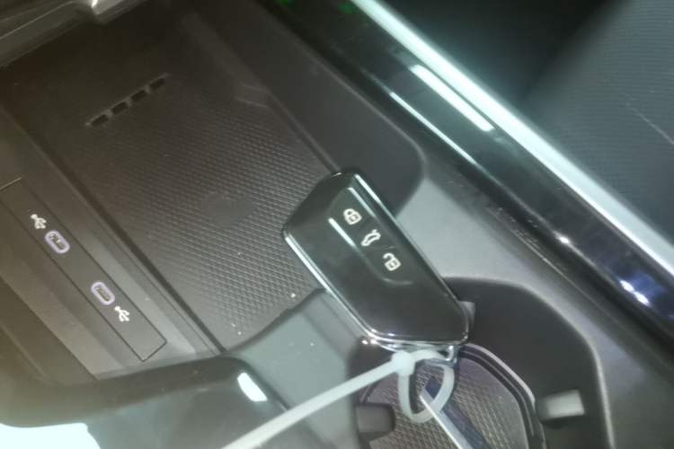 Used Volkswagen Passat 2025 Pro 380TSI Dragon Supreme Edition Vehicle Key