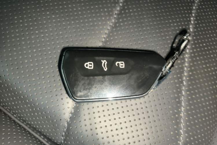Used Volkswagen Passat 2025 Pro 380TSI Dragon Supreme Edition Vehicle Key