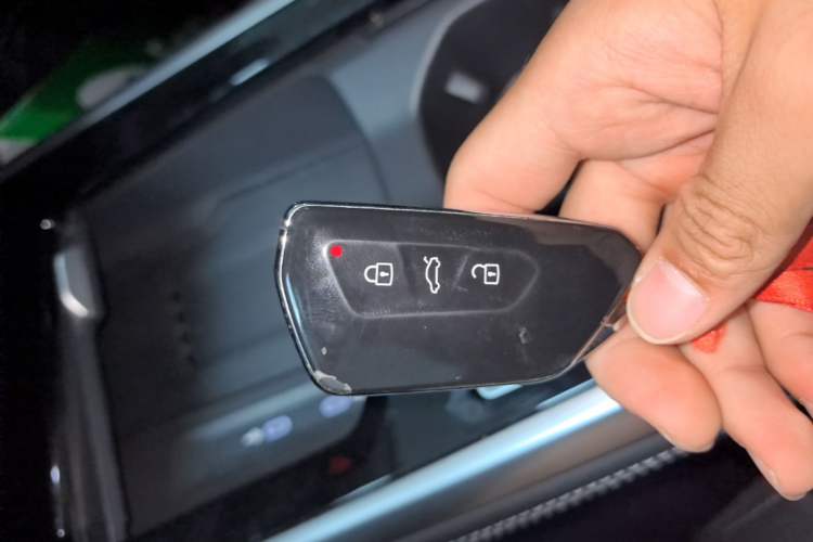Used Volkswagen Passat 2025 Pro 380TSI Dragon Supreme Edition Vehicle Key