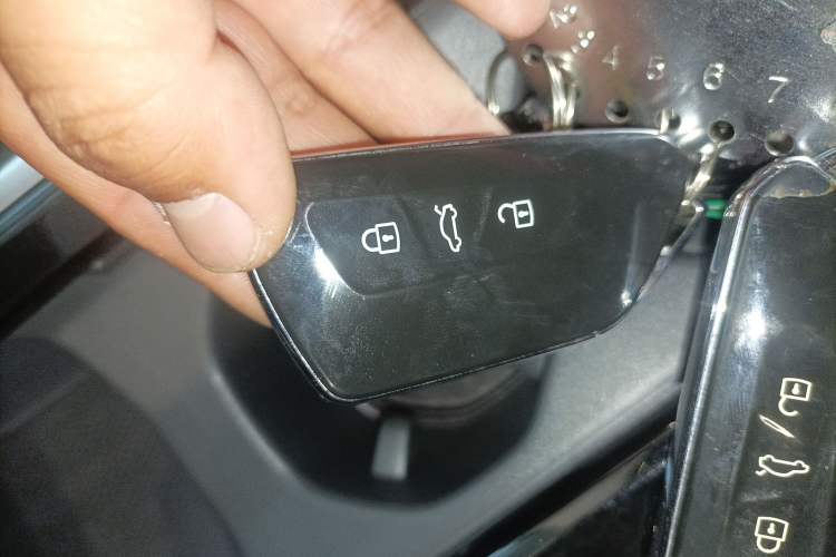 Used Volkswagen Passat 2025 Pro 380TSI Dragon Supreme Edition Vehicle Key