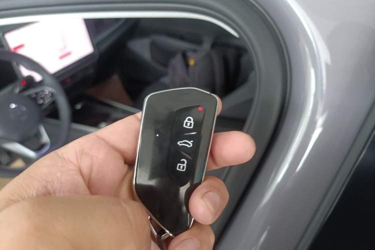 Used Volkswagen Passat 2025 Pro 380TSI Dragon Supreme Edition Vehicle Key