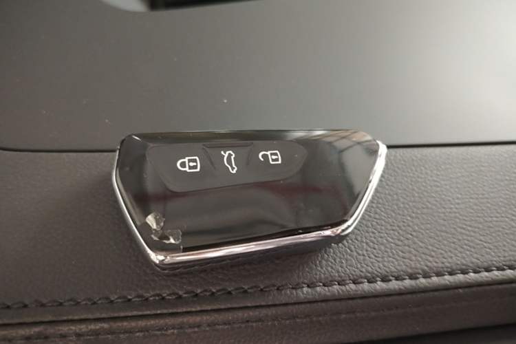 Used Volkswagen Passat 2025 Pro 380TSI Dragon Supreme Edition Vehicle Key