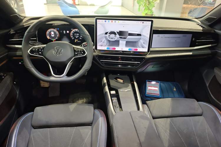 Used Volkswagen Passat 2025 Pro 380TSI Starry Dragon Luxury Edition Center Console