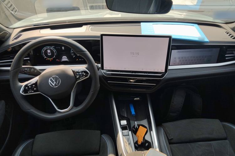 Used Volkswagen Passat 2025 Pro 380TSI Starry Dragon Luxury Edition Center Console