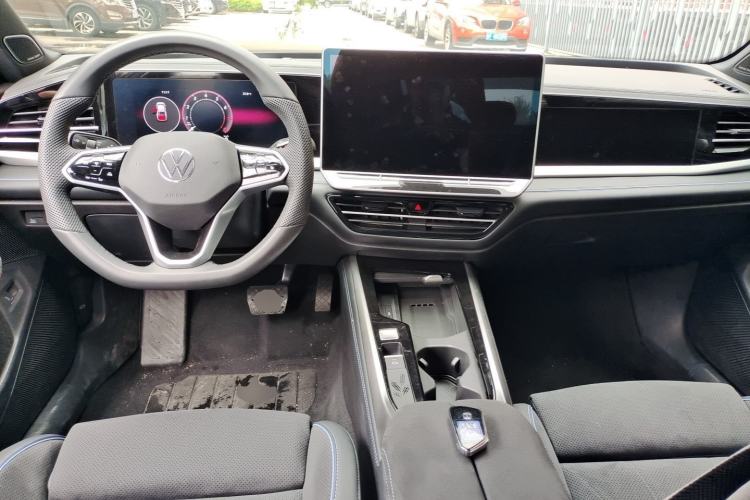 Used Volkswagen Passat 2025 Pro 380TSI Starry Dragon Luxury Edition Center Console