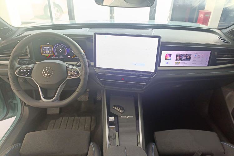 Used Volkswagen Passat 2025 Pro 380TSI Starry Dragon Luxury Edition Center Console