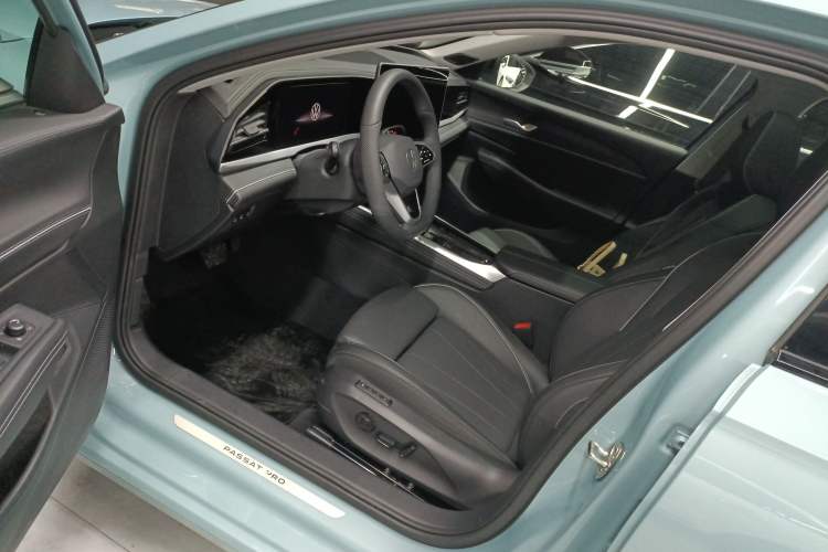 Used Volkswagen Passat 2025 Pro 380TSI Starry Dragon Edition Driver Seat