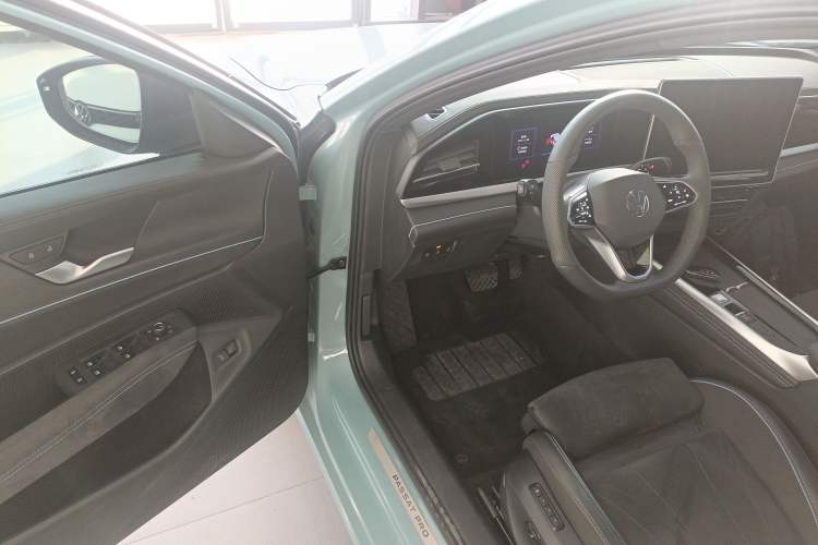 Used Volkswagen Passat 2025 Pro 380TSI Starry Dragon Luxury Edition Driver Seat