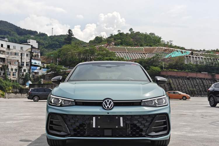 Used Volkswagen Passat 2025 Pro 380TSI Starry Dragon Luxury Edition Exterior 1