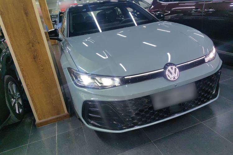 Used Volkswagen Passat 2025 Pro 380TSI Starry Dragon Luxury Edition Exterior 1