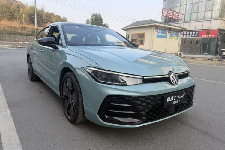Used Volkswagen Passat 2025 Pro 380TSI Starry Dragon Luxury Edition Exterior 6